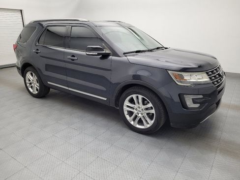 Used 2017 Ford Explorer XLT w/ Equipment Group 202A FWD image 11