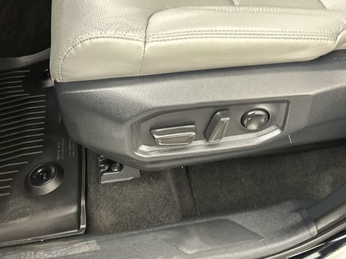 Used 2025 Toyota Tundra Limited AWD/4WD image 20