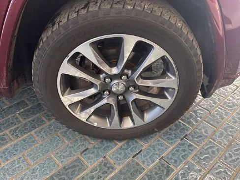 Used 2017 Jeep Grand Cherokee Overland image 9