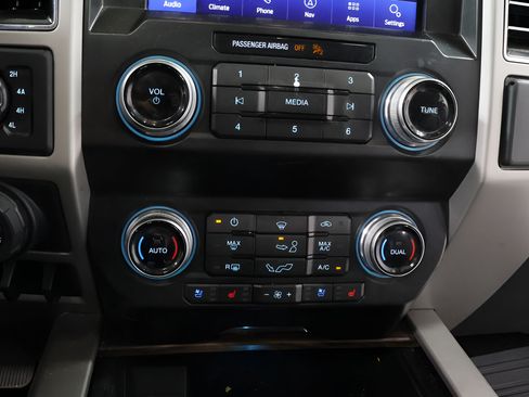 Used 2019 Ford F150 Lariat w/ Equipment Group 502A Luxury AWD/4WD image 10