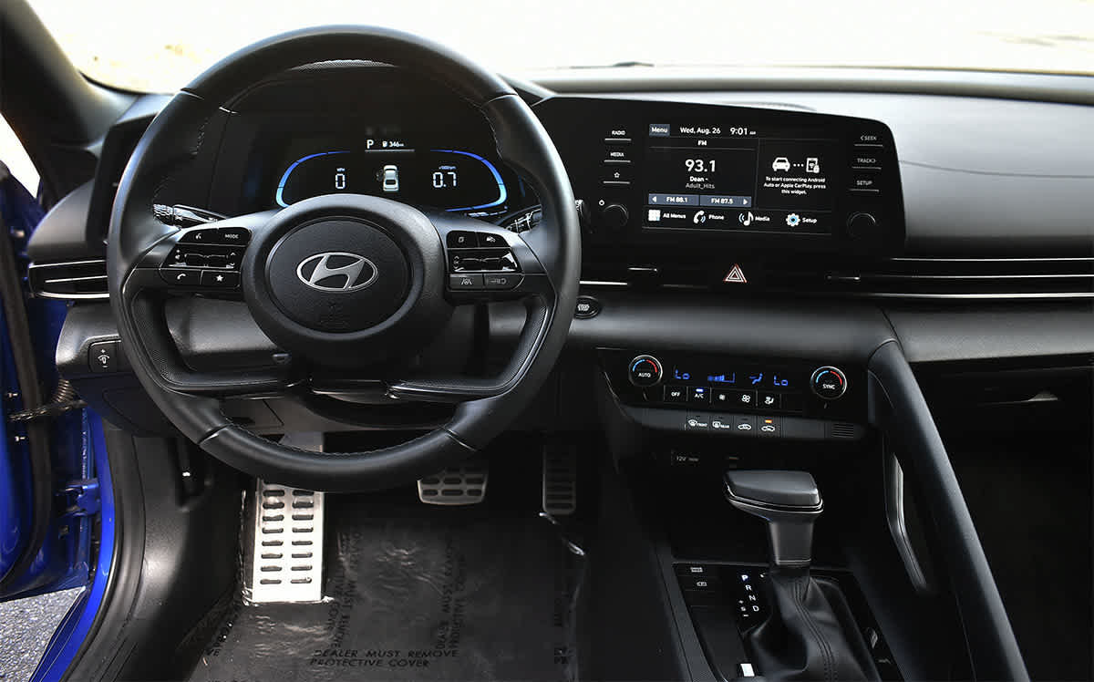 Used 2025 Hyundai Elantra Sport FWD image 12