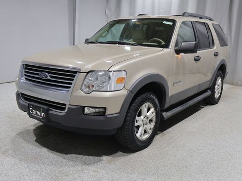Used 2006 Ford Explorer XLT AWD/4WD image 7