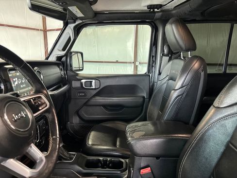 Used 2020 Jeep Gladiator Overland image 13