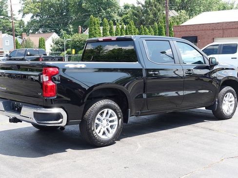 Used 2022 Chevrolet Silverado 1500 LT AWD/4WD image 3
