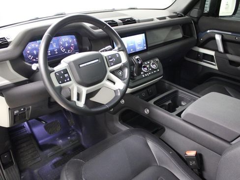 Used 2022 Land Rover Defender 90 X-Dynamic S image 4