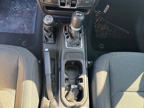 Used 2024 Jeep Wrangler Sahara image 21