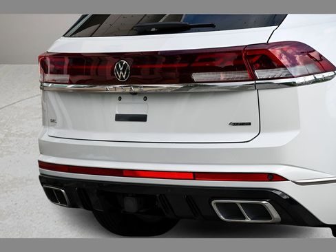 Used 2024 Volkswagen Atlas Cross Sport SEL R-Line AWD/4WD image 28