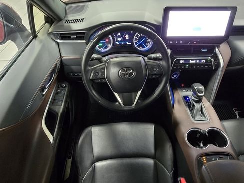 Certified 2024 Toyota Venza Limited image 23