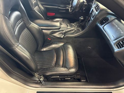 Used 2004 Chevrolet Corvette Coupe w/ Preferred Equipment Group image 41