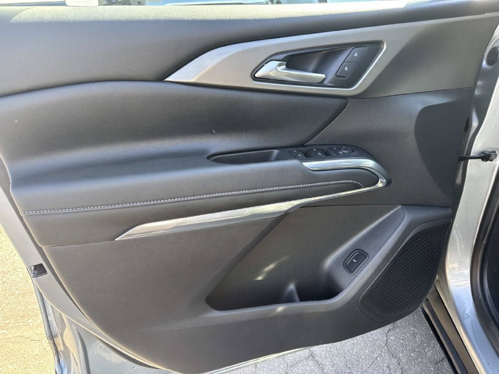 Used 2025 Chevrolet Traverse LT w/ Midnight/Sport Edition FWD image 19