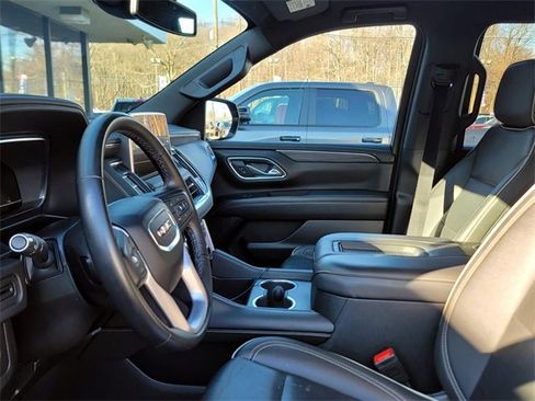 Used 2024 GMC Yukon SLT image 12