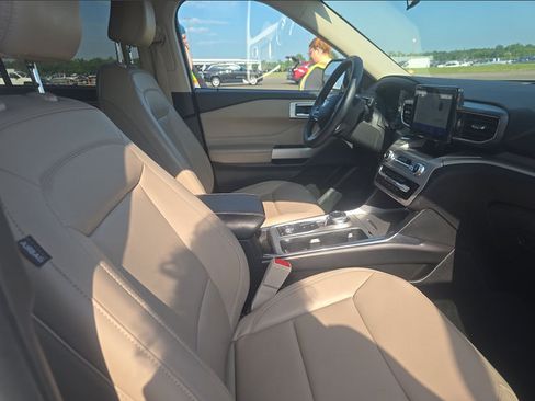 Used 2024 Ford Explorer XLT w/ Equipment Group 202A AWD/4WD image 10
