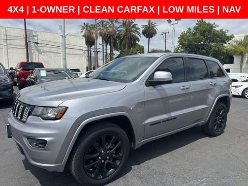 Used 2018 Jeep Grand Cherokee Altitude AWD/4WD image 12