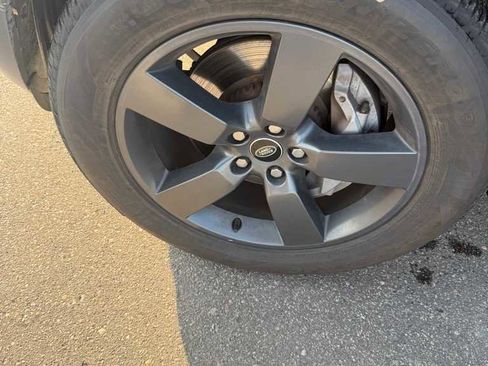 Used 2022 Land Rover Defender 110 SE image 13