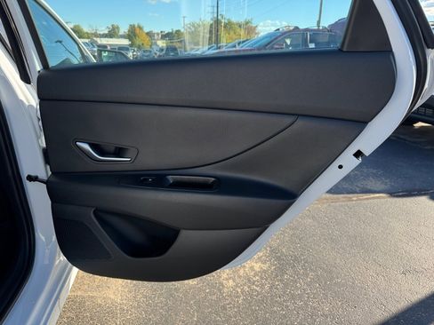 New 2025 Hyundai Elantra SE image 25