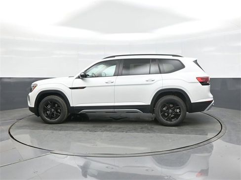New 2026 Volkswagen Atlas Peak Edition image 4