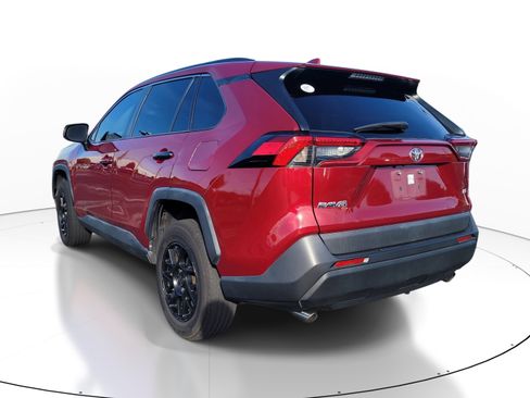 Used 2020 Toyota RAV4 LE FWD image 5