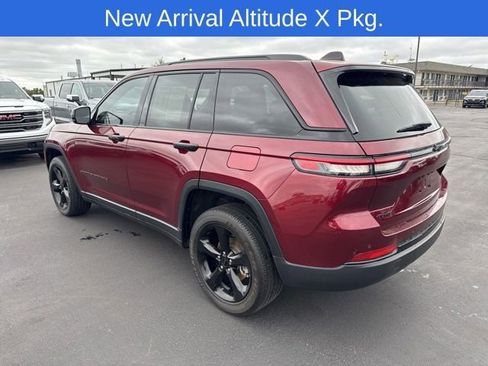 Used 2024 Jeep Grand Cherokee Altitude AWD/4WD image 7