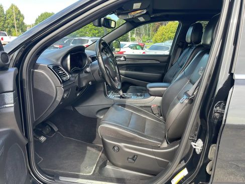 Used 2020 Jeep Grand Cherokee Overland AWD/4WD image 25