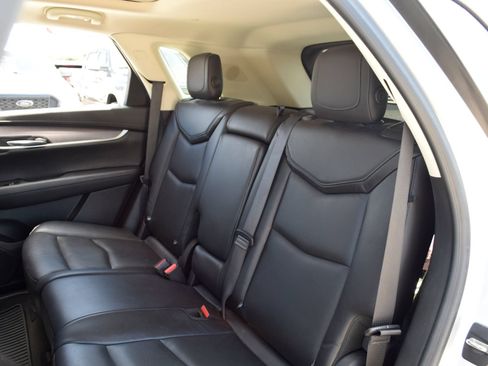 Used 2018 Cadillac XT5 Luxury w/ Driver Awareness Package FWD image 18