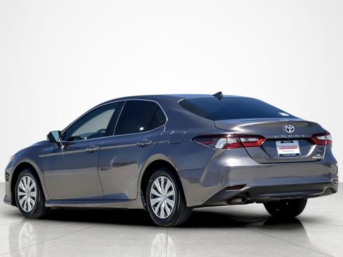 Used 2022 Toyota Camry LE FWD image 3