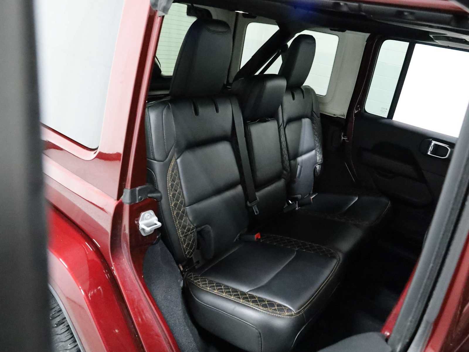 Used 2021 Jeep Wrangler Unlimited Sahara AWD/4WD image 34