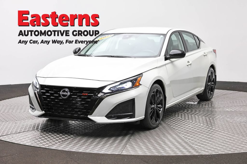 Used 2023 Nissan Altima 2.5 SR FWD image 1