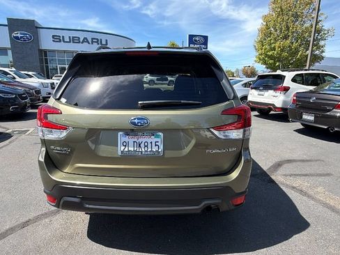 Used 2024 Subaru Forester Premium AWD/4WD image 5