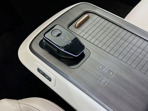 Used 2024 Nissan Ariya AWD image 25