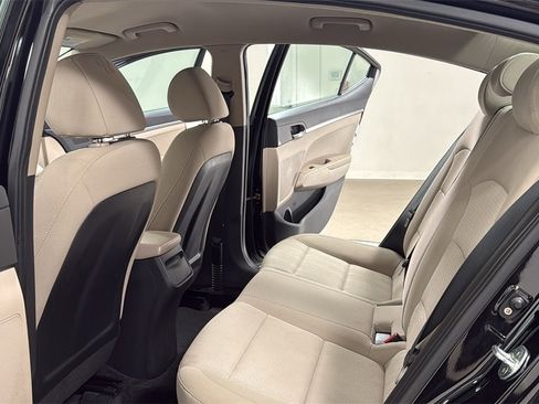 Used 2017 Hyundai Elantra SE w/ Cargo Package image 15