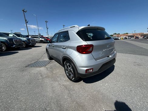 Used 2021 Hyundai Venue SEL FWD image 6
