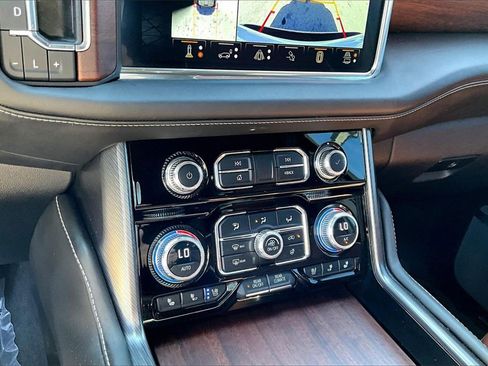 Used 2023 GMC Yukon Denali Ultimate image 16