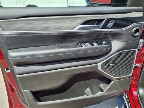 Used 2024 Jeep Wagoneer Series III AWD/4WD image 19