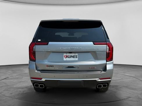 Used 2025 GMC Yukon Denali w/ Sun & Power Step Package AWD/4WD image 9