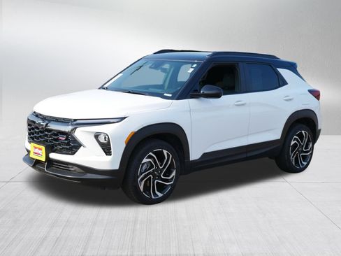 Used 2024 Chevrolet TrailBlazer RS w/ Driver Confidence Package AWD/4WD image 3