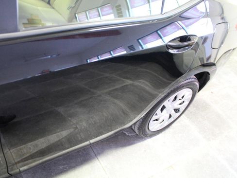 Used 2017 Toyota Corolla LE image 32