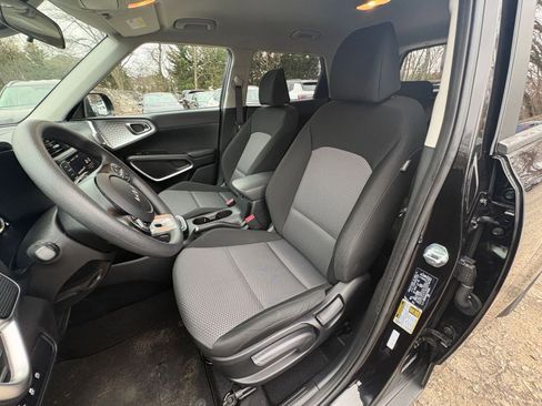 Used 2025 Kia Soul LX w/ LX Technology Package image 33