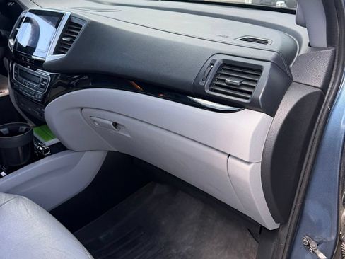 Used 2017 Honda Pilot Touring image 8