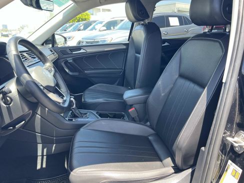 Certified 2022 Volkswagen Tiguan SE FWD image 18