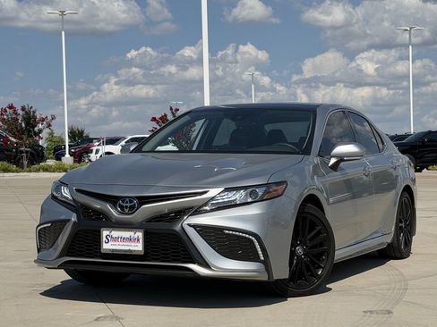 Used 2024 Toyota Camry XSE FWD image 2