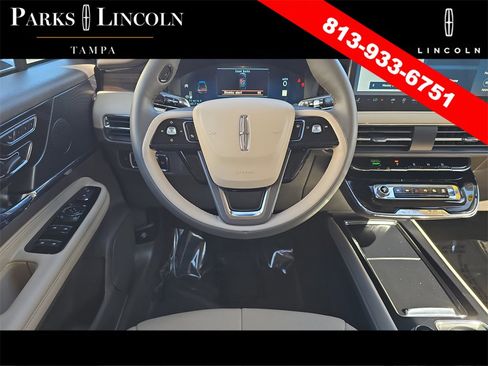 Certified 2023 Lincoln Corsair Reserve image 12