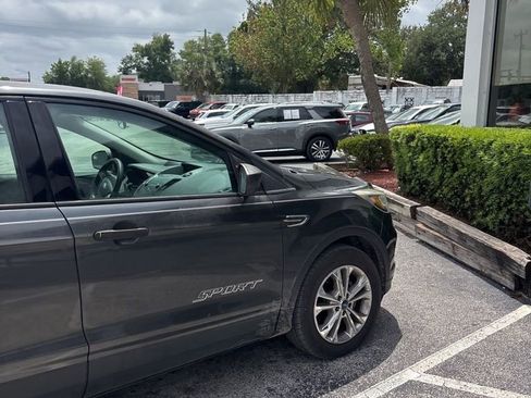 Used 2019 Ford Escape S image 5