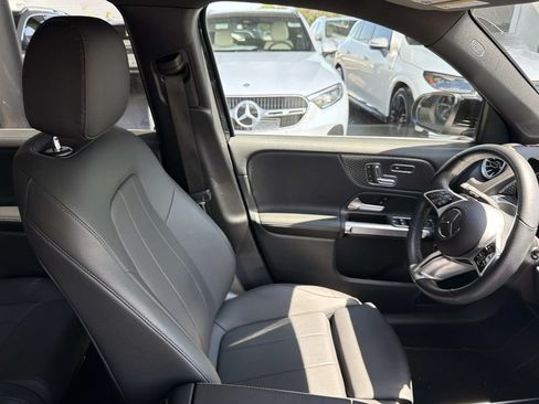 Used 2025 Mercedes-Benz GLB 250 image 10