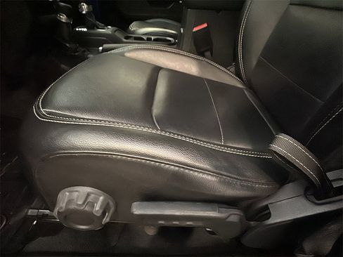 Used 2022 Jeep Wrangler Unlimited Sahara w/ Cold Weather Group image 10