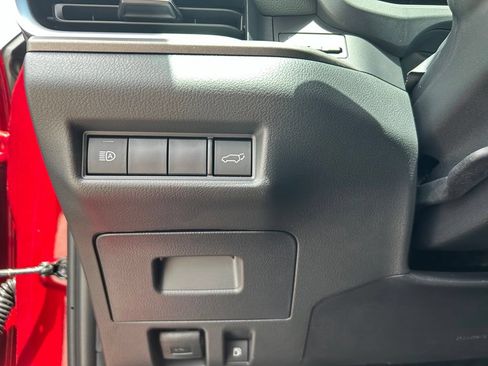 Used 2022 Toyota RAV4 XSE AWD/4WD image 18