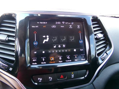 Used 2019 Jeep Cherokee Limited w/ Luxury Group AWD/4WD image 14