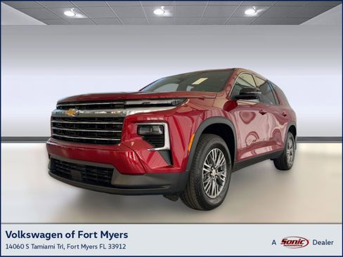 Used 2024 Chevrolet Traverse LT w/ LPO, Floor Liner Package image 1