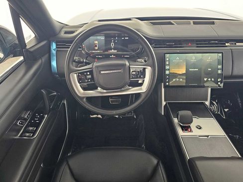 New 2025 Land Rover Range Rover SE image 18