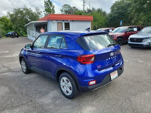 Used 2020 Hyundai Venue SE FWD image 3