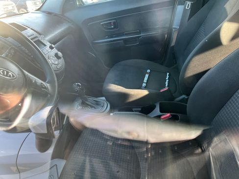 Used 2012 Kia Soul FWD image 23